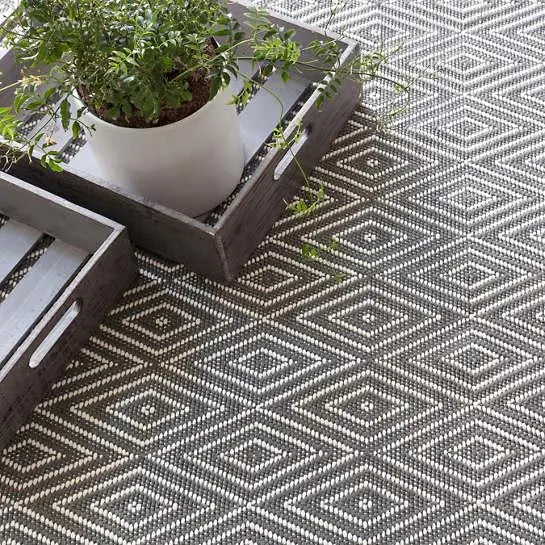 Diamond Graphite/Ivory Indoor/Outdoor Rug - Home Smith