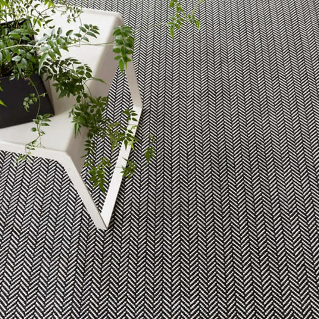 Herringbone Indoor/Outdoor Rug in Black and Ivory - Home Smith