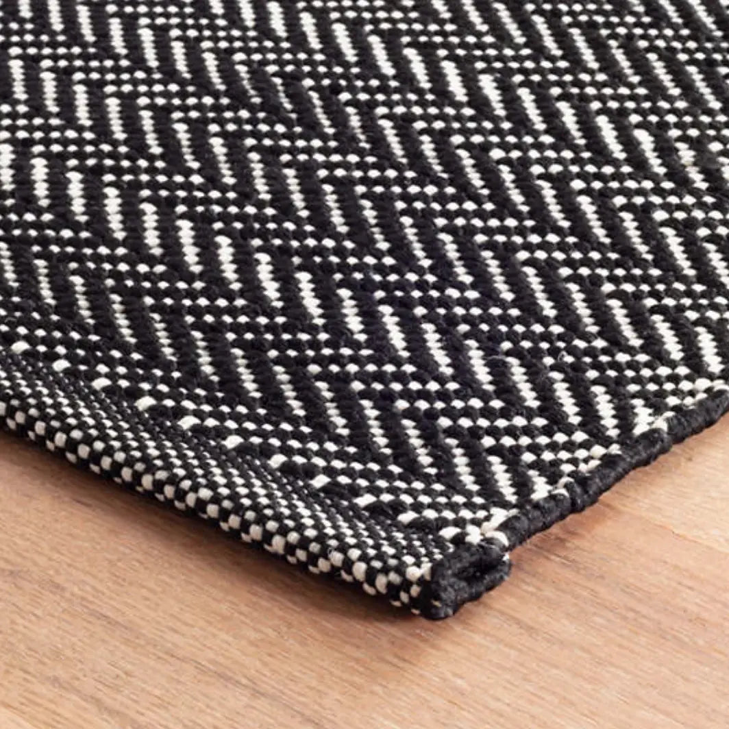 Herringbone Indoor/Outdoor Rug in Black and Ivory - Home Smith