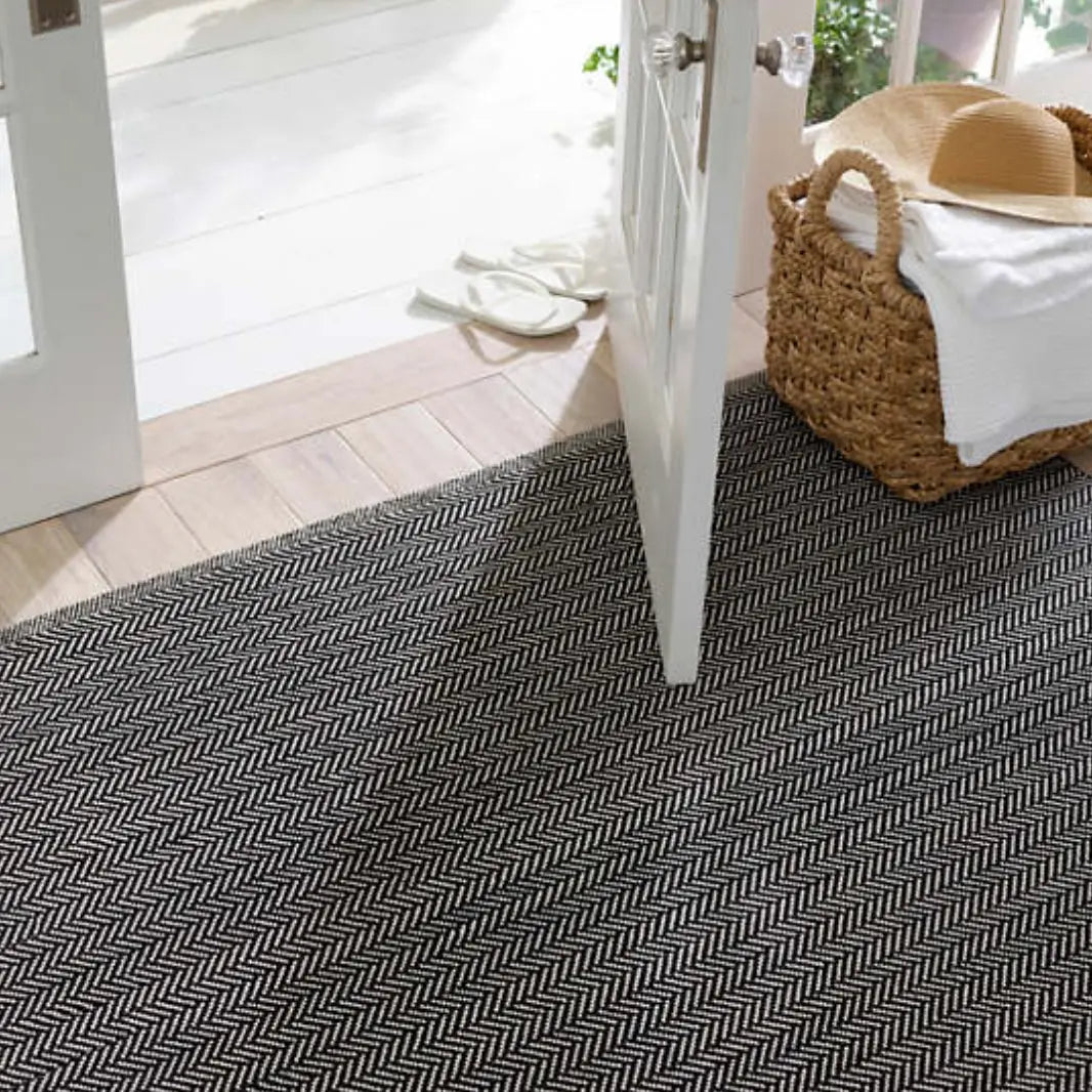Herringbone Indoor/Outdoor Rug in Black and Ivory - Home Smith