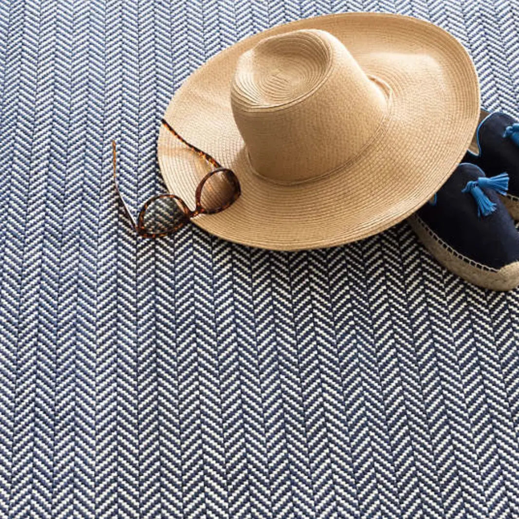 Herringbone Indoor/Outdoor Rug in Navy/Ivory - Home Smith