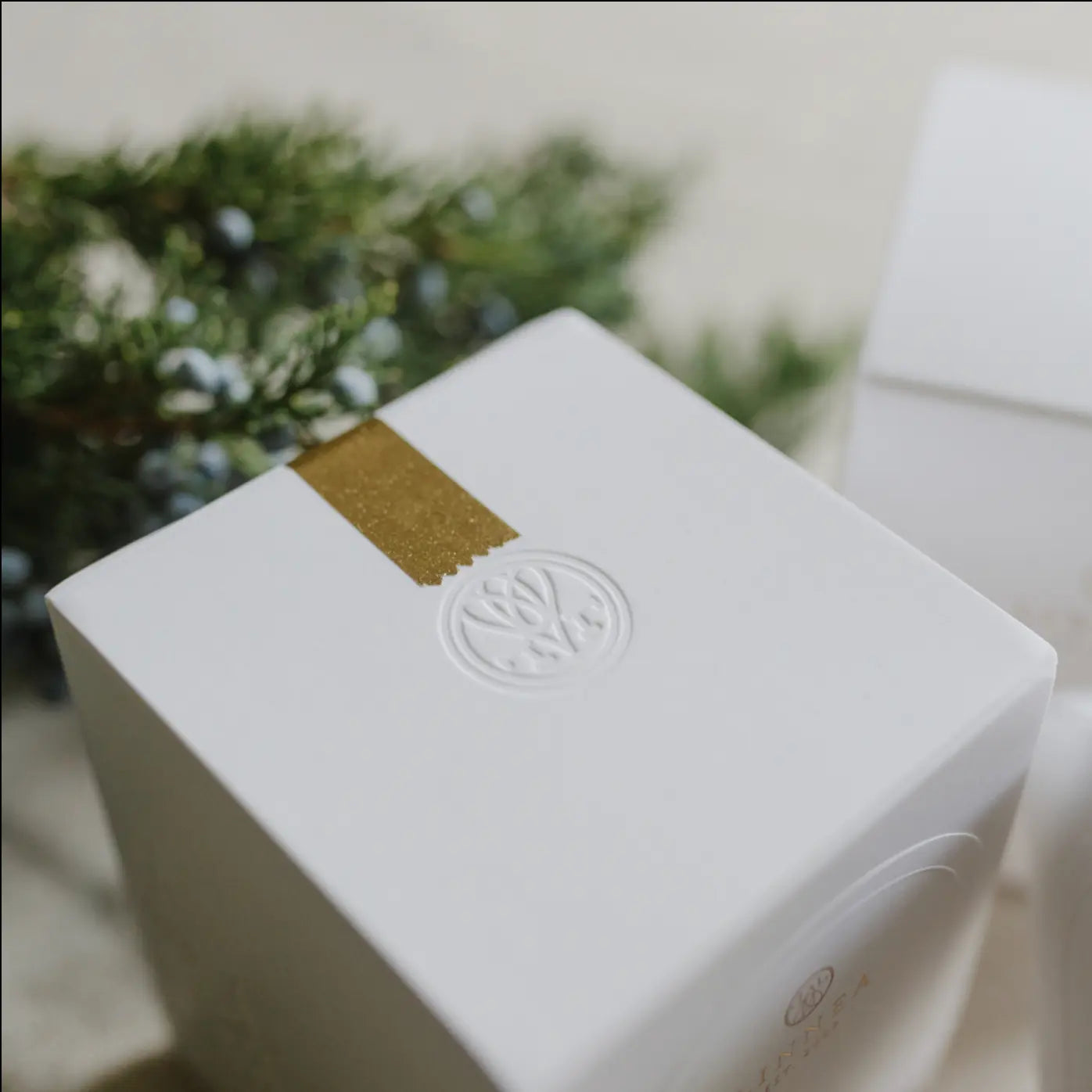 LINNEA Scented Candle in Noel *Seasonal* - Home Smith