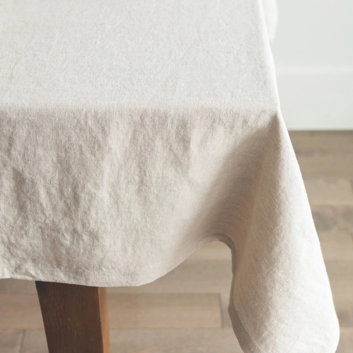 Maison solid linen tablecloth at Home Smith