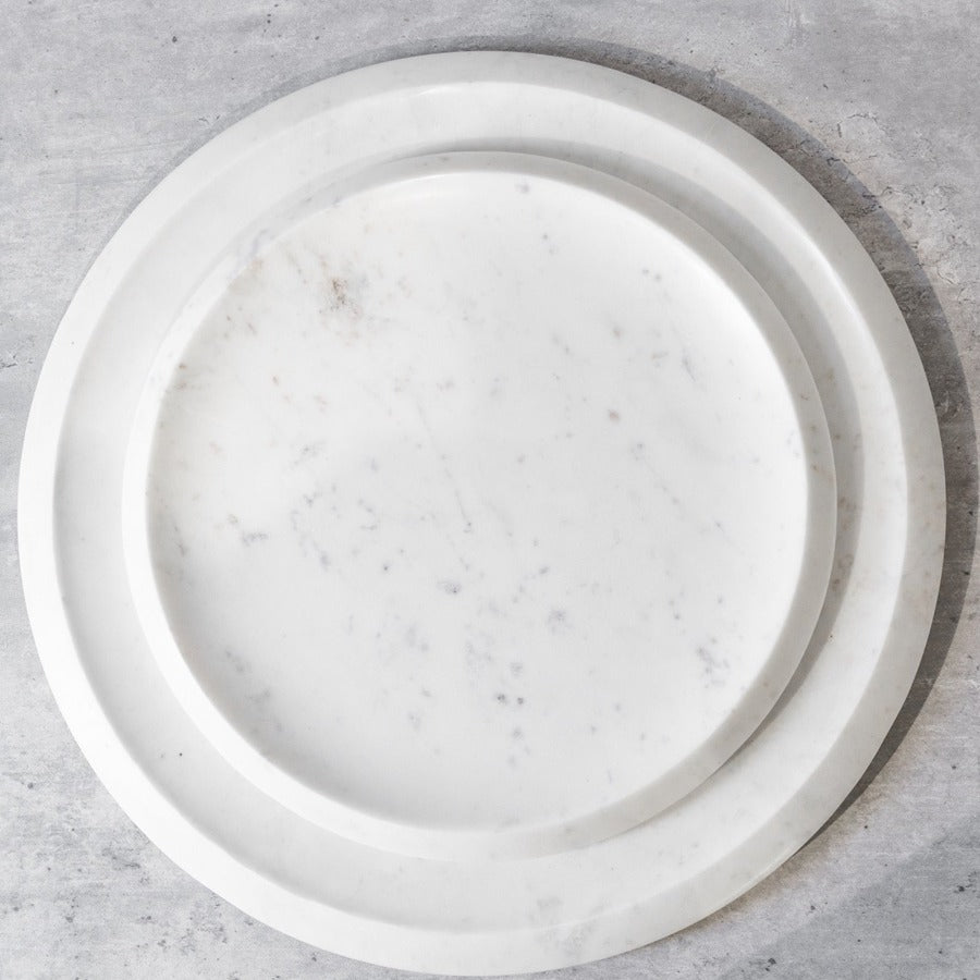 White marble round display tray at Home Smith