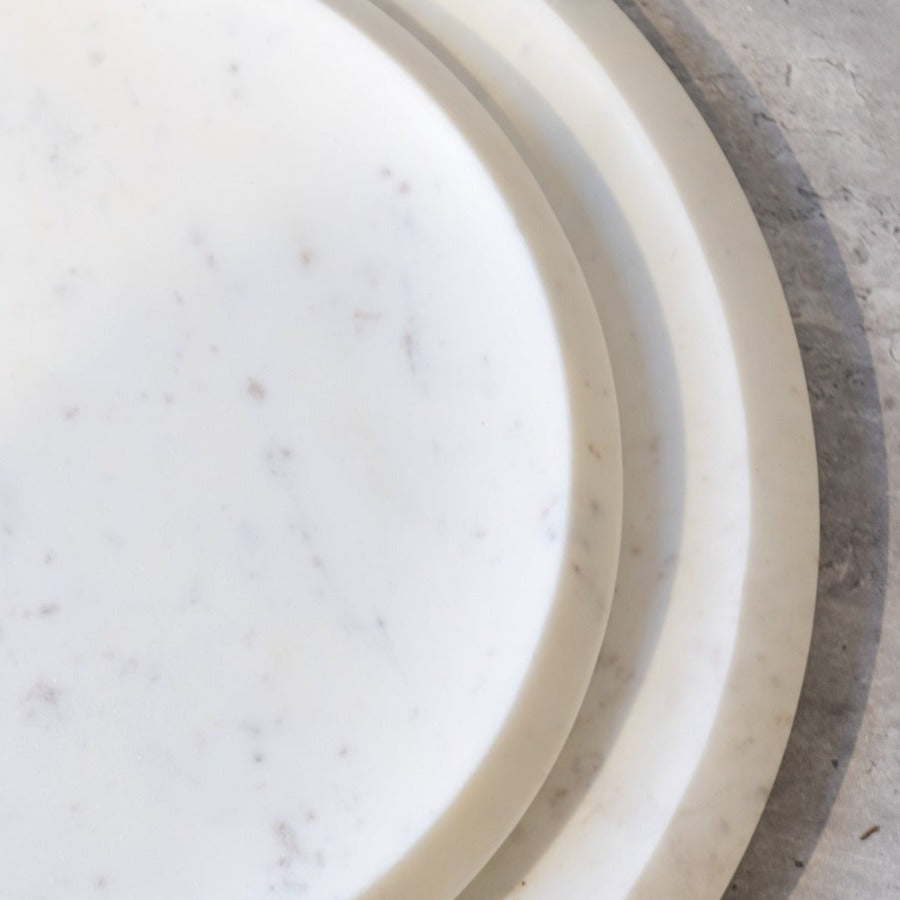 Carved Edge detail of white marble round tray at Home Smith