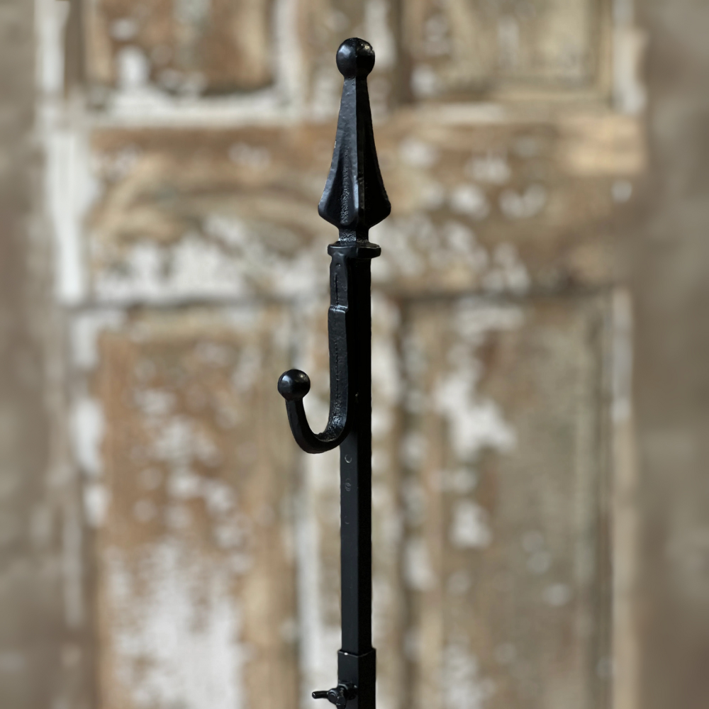 Finial Wreath Holder at Home Smith