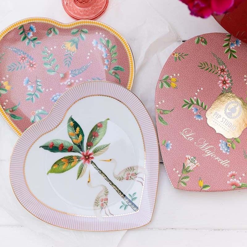 Gift Set of 2 Heart Shape Plates La Majorelle Pink at Home Smith