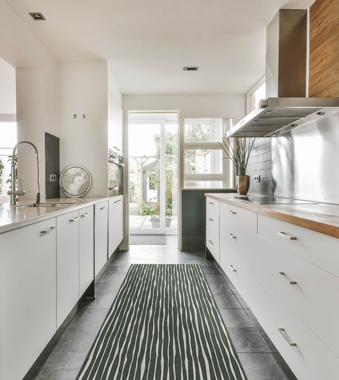 Cascade Adama Vinyl Rug at Home Smith 