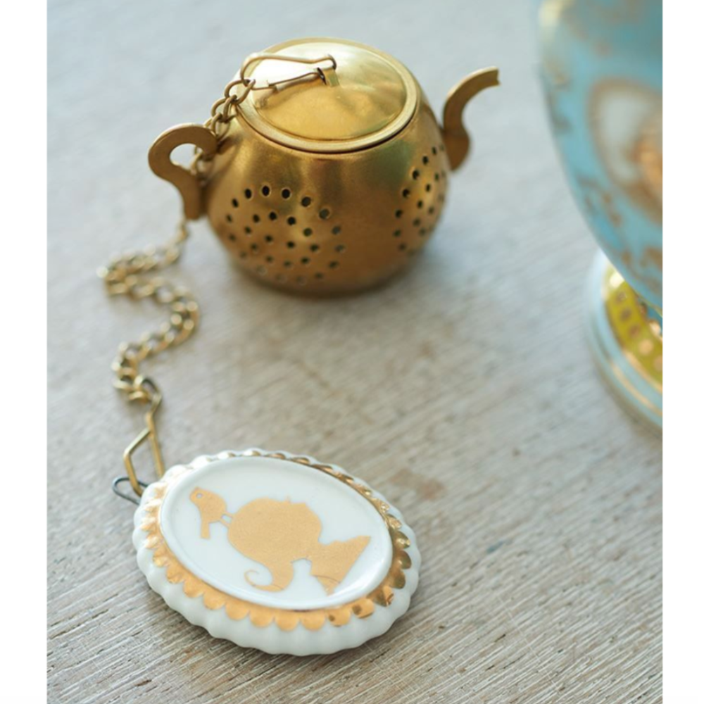 White Porcelain Medallion Tea Infuser from Pip Studio at Home Smith